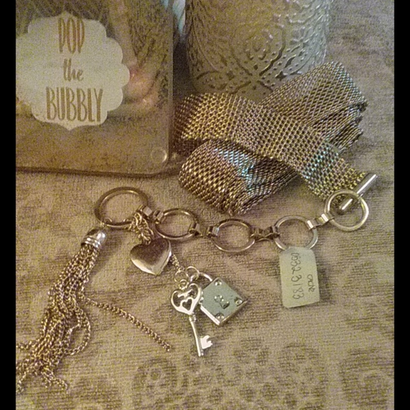 36-42" Cache Gold Heart Key Tassle Chain B… - Picture 2 of 6